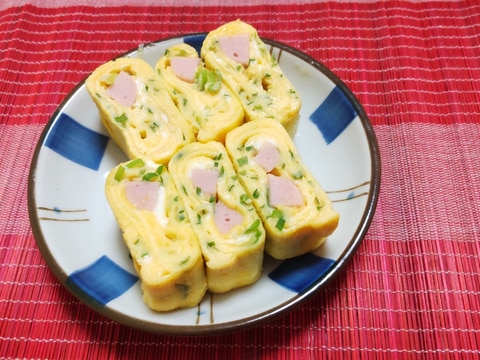 お弁当レシピ♪魚肉ソーセージとネギ入り卵焼き〜